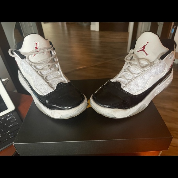 Air Jordan max aura2 youth size 4 - Picture 2 of 8